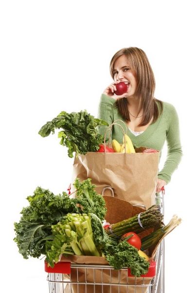 SON YILLARDA ESTETİK ÜZERİNE KULLANILIYOR - Dermatoloji Uzmanı Dr. Vefa Gönenç, neştersiz estetik yöntemi mezoterapi hakkında bilgiler verdi: "Mezoterapi, ilk yıllarda daha çok bölgesel ağrıları gidermekte kullanılıyordu. Son yıllarda ise daha çok estetik amaçlarla kullanılır olmuştur. Yaşlanmanın etkilerini gidermek, kırışıklıkları ve sarkmaları düzeltmek, bazı yerlerdeki istenmeyen yağ birikimlerini eritmek, selülitli bölgeleri tedavi etmek, saç dökülmelerinde (bölgesel veya genel) saçın güçlenmesini sağlamak veya yeni saç çıkışını arttırmak amacıyla tercih edilir. Yüz, boyun, gerdan, göbek, kalça, bacaklar, kollar ve saçlar uygulama alanlarıdır. Yağı parçalamak amacıyla özellikle fosfotidilkolin tercih edilir. Ayrıca selüliti tedavi edebilmek için, antioksidan özellikte ve kan dolaşımını arttıracak yapıda başka maddeler de tedaviye eklenirler. Mezoterapinin ciddi bir yöntem olduğunu ve yalnızca uzmanlar tarafından uygulanması gerektiğini unutmamak gerekir. Hasta seçimi, doğru ilaçların belirlenmesi, hangi yöntemin kullanılacağı ve hastaların tedaviye uygun olup olmamaları son derece önemlidir. -