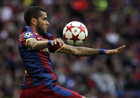 22-Dani Alves / Barcelona / 68 milyon 950 bin TL