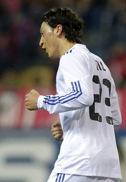 28-Mesut Özil / Real Madrid / 63 milyon  40 bin TL