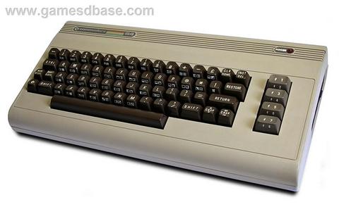 1 - Commodore 64: 1982 yılının Ağustos ayında piyasaya çıktığında, hiç kimse dünyanın en çok satan bilgisayarı (bilgi-işlemci demek belki daha doğru), 80 kuşağının sembolü, oyunseverler tarafından üzerine hala en çok yazılar yazılan cihazı olacağını tahmin edemedi. 64 KB'lik RAM belleği bile o yılların en üstün ses ve görüntü performansını sağlamaya yeten Commodore 64'ün başarısı, 1985'te Amiga serisini doğurdu. 12 yıllık ömrü boyunca toplam 17 milyon adetlik satış rakamına ulaşan cihaz, geçtiğimiz günlerde yenilenerek ve CD/DVD ile oynanabilen oyunlar da eklenerek geri döndü. Geçen yıl kurulan Commodore USA şirketinin çıkardığı yeni C64, şimdilik sadece ABD'de sınırlı sayıda satılacak.