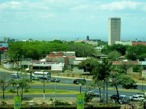 Managua - Nikaragua - İki odalı lüks daire kirası: 800 dolar - Kafede bir fincan kahve ücreti: 1.82 dolar - İş yemeğinde kişi başı ücret: 44 dolar - Bir litre benzin: 0.81 dolar - Uluslararası çapta bilinen bir sanatçının konser bileti: 53 dolar -