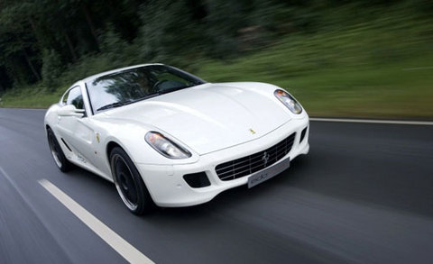 Ferrari 599'un fiyatı 200 bin sterlin (526 bin TL).