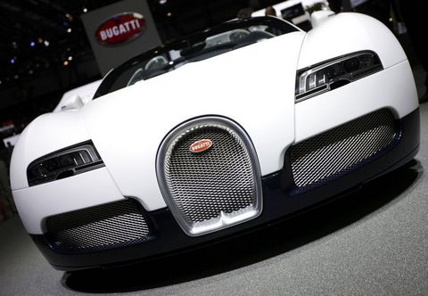 16 silindirli motoru olan araç saate 407 kilometre hıza ulaşıyor.