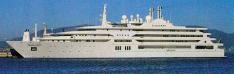 AL SALAMAH - 139.29 metre  -  - Bermen'deki Uluslararası Ticaret Birliği (HDW) tarafından Kiel ve The Lurssen Tersanesi'ne yaptırıldı. Al Salamah'ın ilk ismi Miposa'ydı. Kod adı ise yapımı aşamasında bir sır olarak saklandı. 1999'da tamamlanan teknenin iç ve dış tasarımı Terence Disdale imzasını taşıyor. Al Salamah, Suudi Arabistan Prensi Sultan Abdülaziz'e ait. 139.29 metrelik yat 2007'de Lurssen'de yenilendi. -