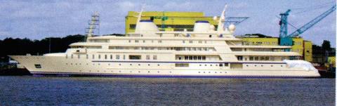 AL SAID - 155 metre  -  - Tamamlanana kadar bu bej rengi yata dair hemen her şey bir esrar perdesinin ardındaydı. Tekne bir süre öncesine kadar da "Sunflower" kod adıyla tanınıyordu. Yaratıcısı Lürssen Yacths olan yat, suya indirildiğinde Al Said ismini aldı. 2008 yılının Mart ayında Sultan Qaboos bin Sa'id Al Said'e Germanischer Lloyd sınıfında 15.850 GT olarak tescil ettirilen yat, Muscat Limanı'na demirlendi. Umman bayrağı altında denize açılan Al Said, 150 kişilik mürettebat ve 65 konuk kapasitesine sahip. Ayrıca içinde 50 kişilik bir orkestranın sahne alabilmesine uygun bir konser salonu da var. -