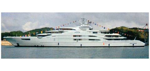 SERENE - 133.9 metre -  -  İtalyan Shipbuilding şirketinin ürettiği ilk ticari yat olma özelliğini taşıyan Serene'nin yapım aşaması büyük bir sır perdesi ardında geçti. 2011 baharında teslim edilen yatın, zarif dış tasarımı Espen Oeino'ya ait. Görkemli 6 güvertenin bulunduğu iç tasarımı ise Reymond Langton'ın imzasını taşıyor. Özellikle Balinese süiti gibi temalı alanlarla yatçılıkta altın çağa dönüşü simgeleyen teknenin içinde SPA, beach club, cimnastik salonu, havuz yer alıyor. -