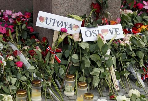 Nobel ödüllerini dağıtan Nobel Enstitüsünün direktörü Geir Lundestad da bu "hayal dahi edilemeyecek" saldırıların ülkenin ulusal kimliğine, karakterine bir zarar veremeyeceğini ifade etti. Lundestad şunları söyledi: "Bakın bu korkunç günlerde dahi bizim açıklık, demokrasi ve eşitlik gibi değerlerimizin tavan yaptığını görüyoruz. Bizim kral ve kraliçemiz dahi bizlerden biri olduklarını gözyaşlarıyla gösteriyorlar."