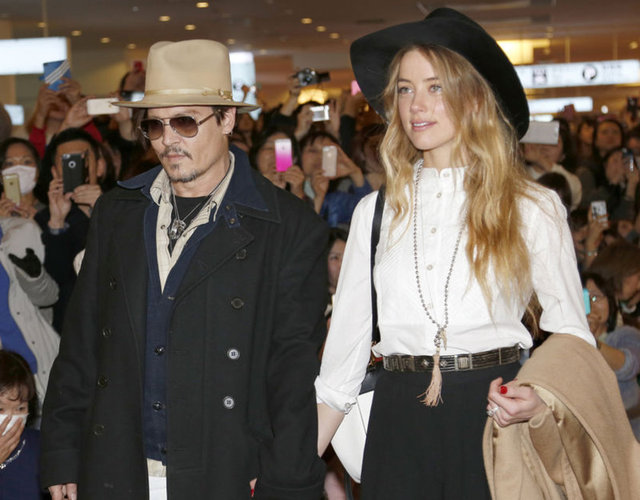 Amber Heard, 2011'de The Rum Diary filmindeki rol arkadaşı Johnny Depp'le (52) geçen Şubat ayında evlendi. Ünlü aktör Heard için 2 çocuğunun annesi Vanessa Paradis'le 14 yıllık ilişkisini bitirdi.