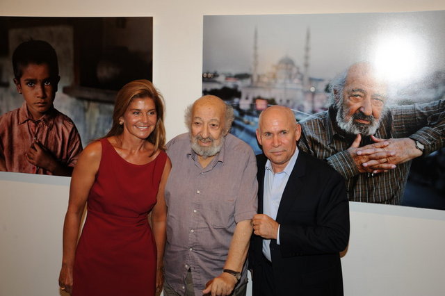 OYA ECZACIBAŞI, ARA GÜLER, STEVE McCURRY 