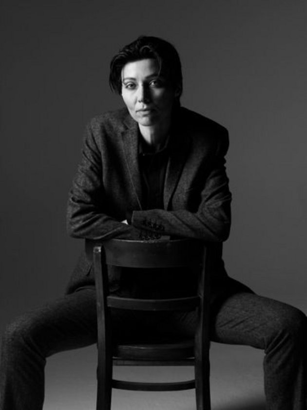 Iste Elif Safak In Erkek Halleri Galeri Kultur Sanat Haberleri