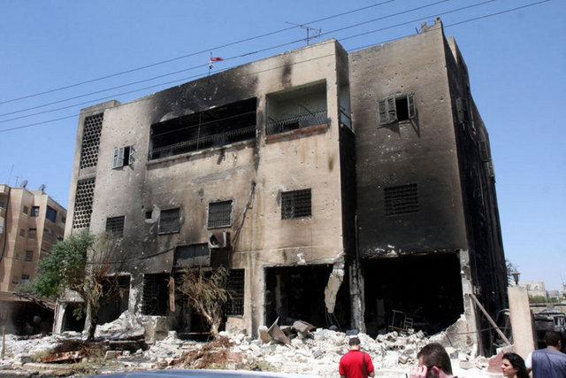 Hama'ya sessizliğin hakim olduğu, sokaklarda çok az sayıda insana rastlandığı ve tankların kentin yaklaşık 20 kilometre dışında bekledikleri gözlendi.