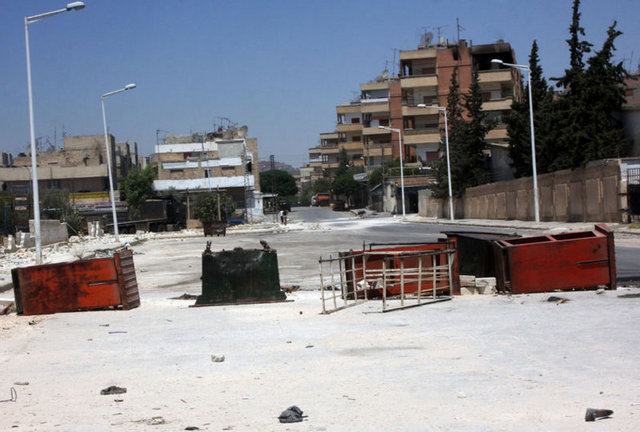 Abdürrahman isimli bir ilköğretim öğrencisi, askerlerin her tarafa ateş ettiğini, kendi mahallelerindeki birçok eve silahlı saldırı düzenlediğini söyledi.