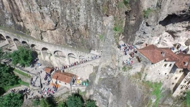 İşte ilk kez havadan görüntülenen Sümela'dan diğer kareler...