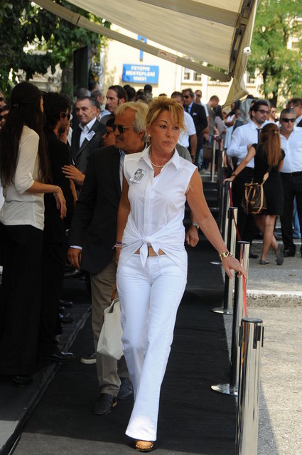 YASEMİN KAMHİ