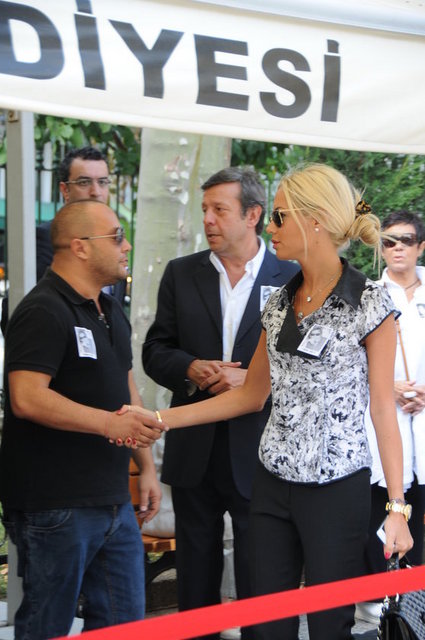 İZZET ÇAPA, SANEM TEZMAN