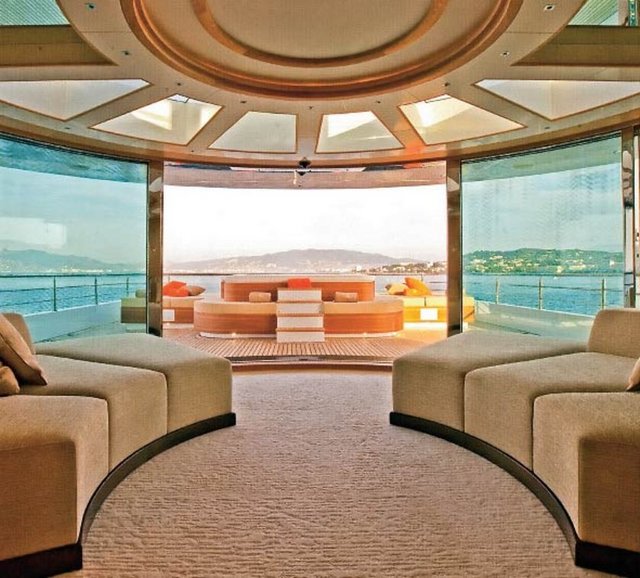 Yogi'nin en önemli özelliklerinden biri büyük pencelere sahip olması.