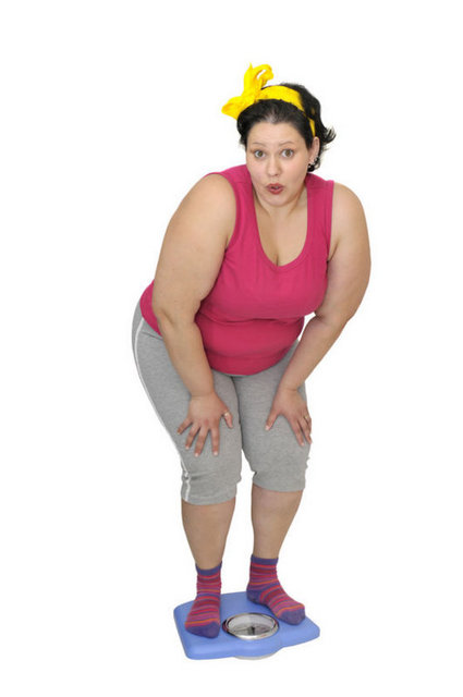 Güne spor yaparak başlarsanız yağ metabolizmanızı harekete geçirirsiniz. Gece boyunca karbonhidrat depolarını boşaltan vücudumuz, yeterli enerji sarfı için yağ depolarına başvurur. Bu sırada 'adrenalin' ve 'glukagon' gibi aynı zamanda zayıflatıcı özellik taşıyan hormonlar salgılar. Dolayısıyla egzersizi sabah yaparsanız yağ yakımınızı da hızlandırmış olursunuz. Yağ yakımını sağlayan en ideal spor türü yürüyüştür. Yürüyüş bütün vücudu harekete geçiren egzersizdir, buna ek olarak olanak varsa ve yaş grubunuz için uygunsa koşu ve yüzme de orantılı bir kilo yönetimi için tavsiye edilir.