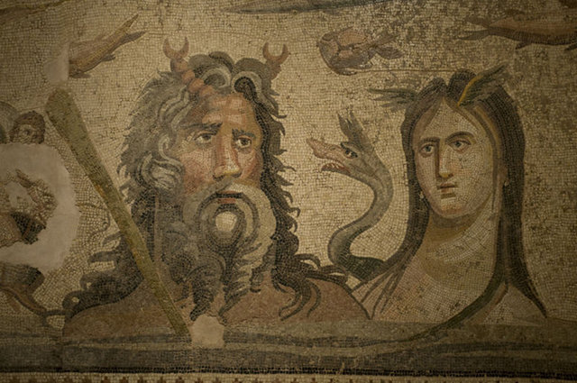 Kazılarda çıkarılan Poseidon ve Euphrates ikiz villaları, mozaikler, duvar resimleri, çeşmeler, sütunlar ve duvarlar orijinal pozisyonlarında ve kazıda ele geçtiği boyutları ile yerlerine yerleştirilmiş durumda.