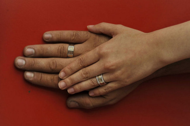 Mutluluğunuz İçin Araya Hedefler Koymayın: Kendinize ev, araba alınca, çocuğumuz olunca ya da başka bir olay gerçekleşince mutlu olacağız gibi hedefler koymayın. Mutluluk hedef değil uzun bir yolculuktur ve her an yaşanacak bir duygudur.