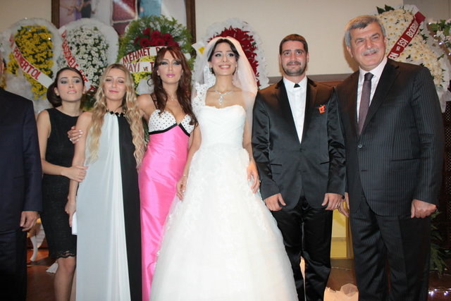 DUGUN SONRASI TOPLU AİLE FOTOĞRAFI