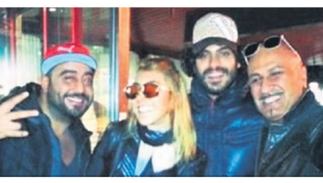 Hande Yener 41, Ozan Öğüt ise 28 yaşında. Aradaki 13 yaş fark her ikisi için de sorun değil. Çünkü eski sevgililerine bakılacak olursa Hande Yener gençlerden, Ozan Öğüt ise olgun kadınlardan hoşlanıyor.