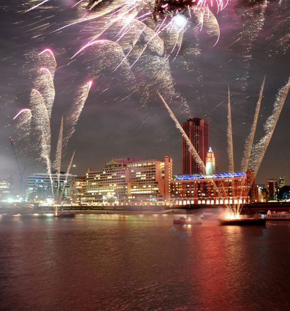Thames nehrinin kenarında toplanan binlerce kişi, Blackfriars ile Waterloo köprüleri arasında yapılan ve yaklaşık 15 dakika süren havai fişek gösterisini izledi. Bu yıl 15'incisi düzenlenen festival, her yıl Eylül ayında yapılıyor.