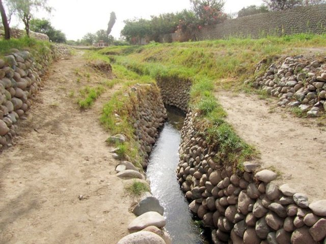 Hunilerin inşası özel bir teknoloji gerektiriyordu. Bu işi yapanlar hem bölgenin jeolojik yapısı, hem de suyun hangi dönemlerde azalıp çoğaldığı konusunda bilgi sahibi olmalıydı. Zira bu bölge tektonik fay hatları üzerinde bulunuyordu.