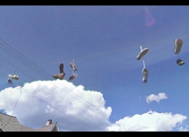 Kanada'da ayakkabıdan sokak süslemeleri