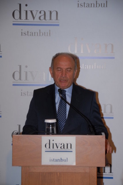 KADİR TOPBAŞ