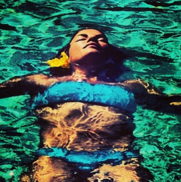 Ivana Sert, bu yıl yaz sezonunu Ege sahilleri yerine Mısır'da açtı