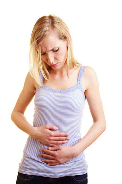 B6 vitamininden zengin bir beslenme, sinir sistemine olumlu etkisi sayesinde adet öncesi yaşanan gerginlik ve sinirlilik durumunu azaltıyor. Balık, tavuk, soya ürünleri, brokoli, muz, havuç, yumurta, avakado, ıspanak ve tahıllar B6 vitamini bakımından oldukça zengin. Beslenmemizde yapacağınız ufak değişikliklerle, bu    süreci daha rahat geçirmek mümkün. -