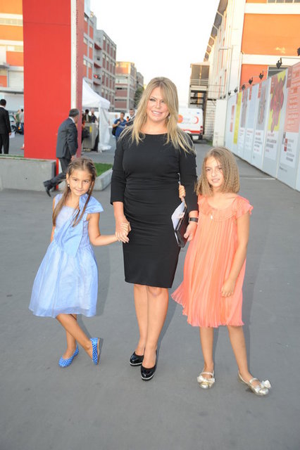 TAMARA MANSİMOVA KIZLARI NUŞABE VE BEGİM MANSİMOW