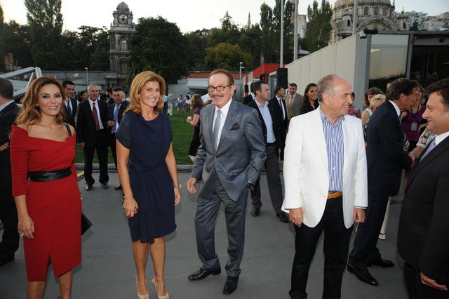 FERYAL GÜLMAN, OYA ECZACIBAŞI, KEMAL GÜLMAN, KADİR TOPBAŞ 