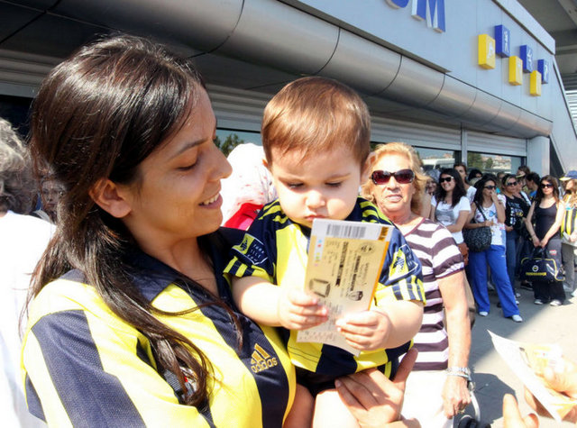 Sykn1907 - Madem #fenerlikizlarmaca gidecek o zaman spiker de kadin olsun,biz de oyle bir gecer zaman ki yi izleyelim