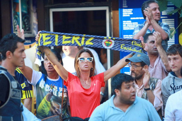 - SuHuBuOo - #fenerlikizlarmaca Sizlerden Mükemmel Bi Tezahürrat Bekliyoruz. Kadın Eli Değmiş Gibi. Onlar Yapabiliyor Sizde Yapın youtube.com/watch?v=_-pAbQ…