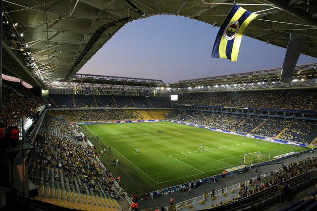 Şu maçı anlatacak "iki adet" kadın spiker ve yönetecek "dört adet" kadın hakem yok mu dur bu memlekette?