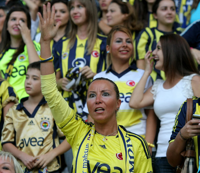 Saçlar fönlu ama tezahuratlar başladı.