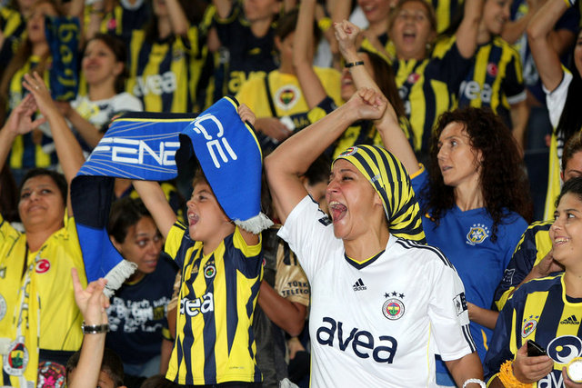 - "Siz takılın yemekleri biz yaparız: İmza: Fenerli erkekler.." -