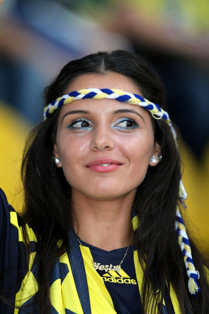 -  - Fenerbahçe sadece kadın ve çocuklara izin verdi.
