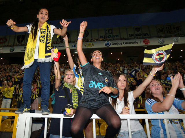 -  - Globo Esporte: "Dünyanın en güzel cezası" Saraçoğlu Stadında yaşandı.