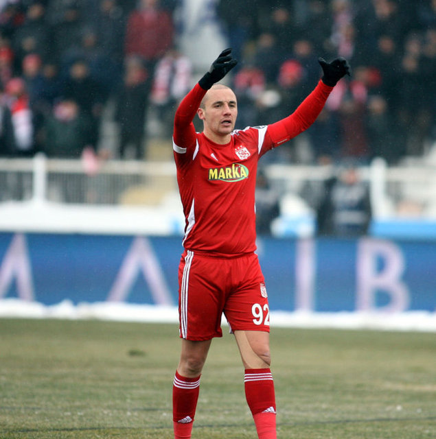 Aatıf Chahechouhe: "Soyadımı doğru yazabilmek için yıllarca uğraştım. Ne anlama geldiğini de hâlâ bilmiyorum."