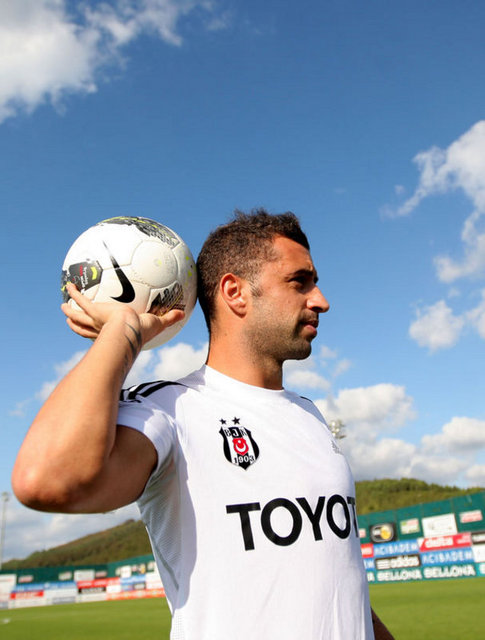 "İspanya'da yarım sezonda almadığım darbeyi burada (Türkiye) bir hazırlık maçında aldım. Bu nasıl futbol!" Simao Sabrosa