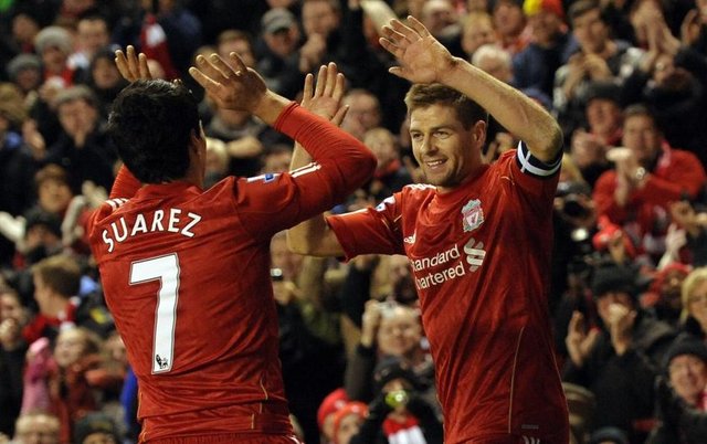 Luis Suarez: "Daha 4 sene öncesine kadar Play Station'da sırf Gerrard'ı kontrol etmek için Liverpool'u seçerdim, şimdi beraber oynuyorum."