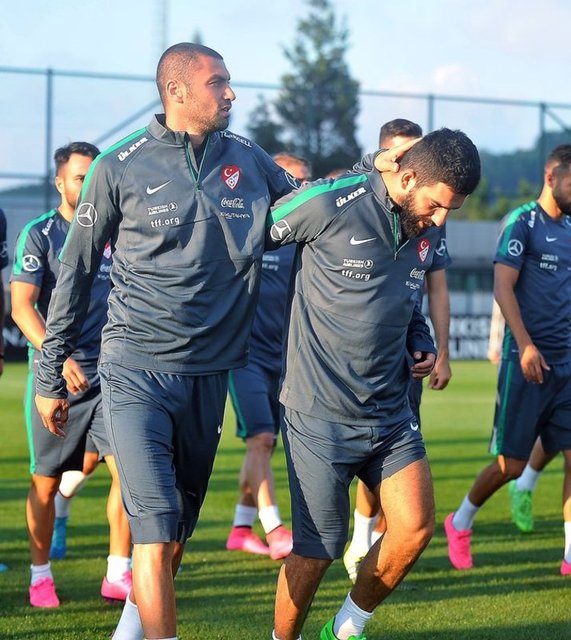 Arda Turan: "Şimdi Burak'ın yanında Selçuk'un yanında bizim tipimizin konuşulacak hali yok."