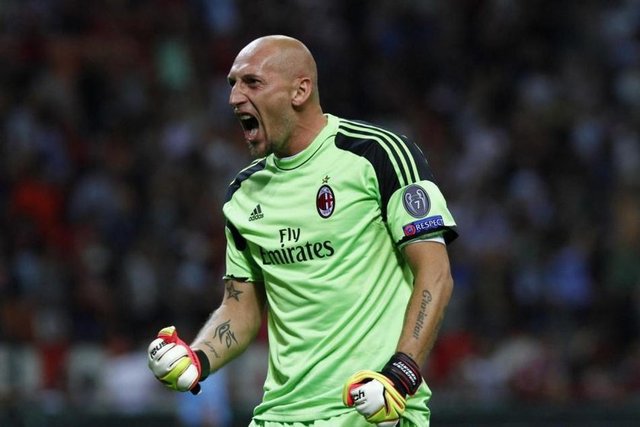 Christian Abbiati: "Ne olduysa üç dakikada oldu. Hayatımın şokunu yaşadım. Galatasaray sanki uzaydan gelmiş gibiydi." (3-2'lik GS-Milan maçı için.)