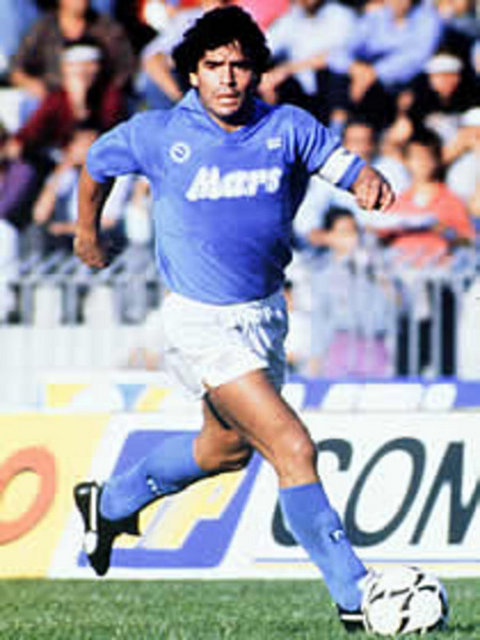 "Burada kendini Papa zanneden biri var herkes ona inanıyor, Napolyon zanneden biri var ona da inanıyorlar, ama ben Maradonayım dediğimde kimse inanmıyor" Diego Armando Maradona