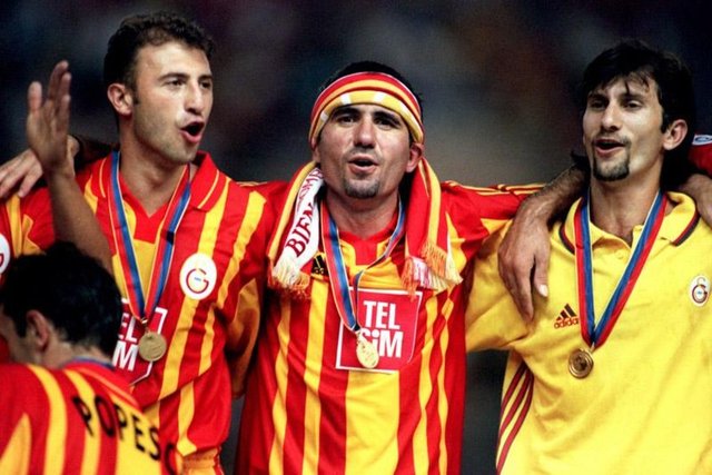 Gheorghe Hagi: "Ben Galatasaray'a gelmekle kalmadım, Galatasaraylı oldum. Galatasaray'ı hissetmeye başladığım gün, imzasını kalbime attım."