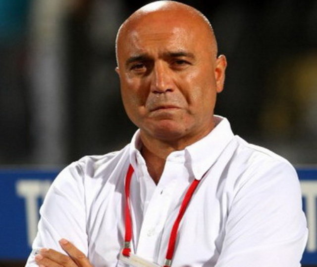 "Arsenal ile hazırlık maçı yapacaktık. Maçtan evvel gittim Arsene Wenger'e, 'Çıkar tam kadronu da güçlerimizi görelim' dedim. Tam kadro çıktılar, 4 tane attık" Hikmet Karaman'dan Arsene Wenger'e... (2001 yılında Kocaelispor'un Arsenal'ı 4-1 yendiği hazırlık maçı öncesi)