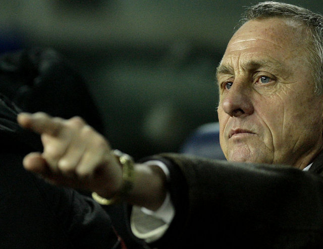 "Futbol basit bir oyundur, zor olan ise basit futbol oynamaktır." - Johan Cruyff