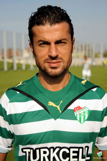 Ali Tandoğan: "Ben Brezilya Milli takımı'nda oynuyor muyum?" (Aurelio'nun Türk Milli Takımı'nda oynamasına yaptığı yorum)